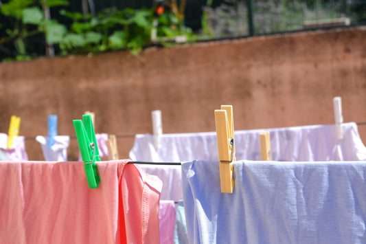 Guide d’entretien des vêtements en laine naturelle : Soie, coton et cachemire