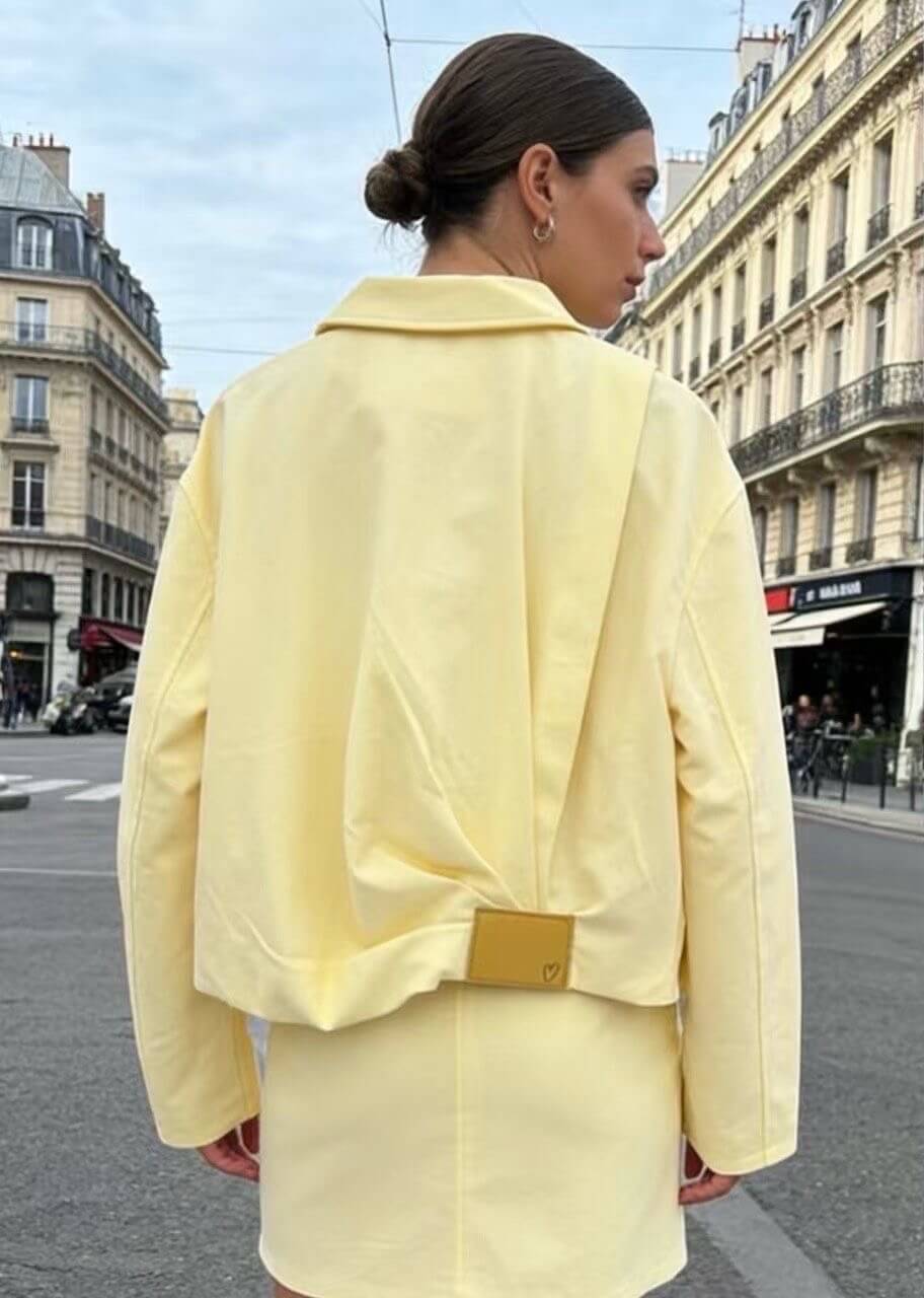 Veste pour femme mi-saison drapée jaune pastel