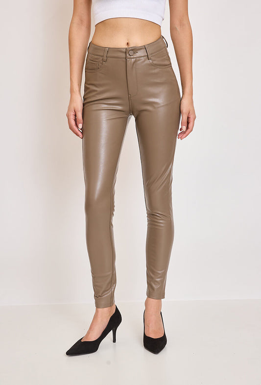 Pantalon similicuir taupe avec poches coupe skiny - Lola